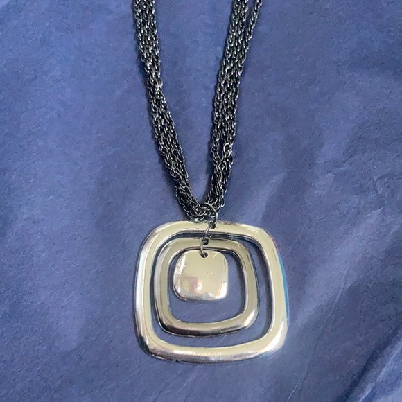 Mixed metals necklace with square pendants - Picture 2 of 7